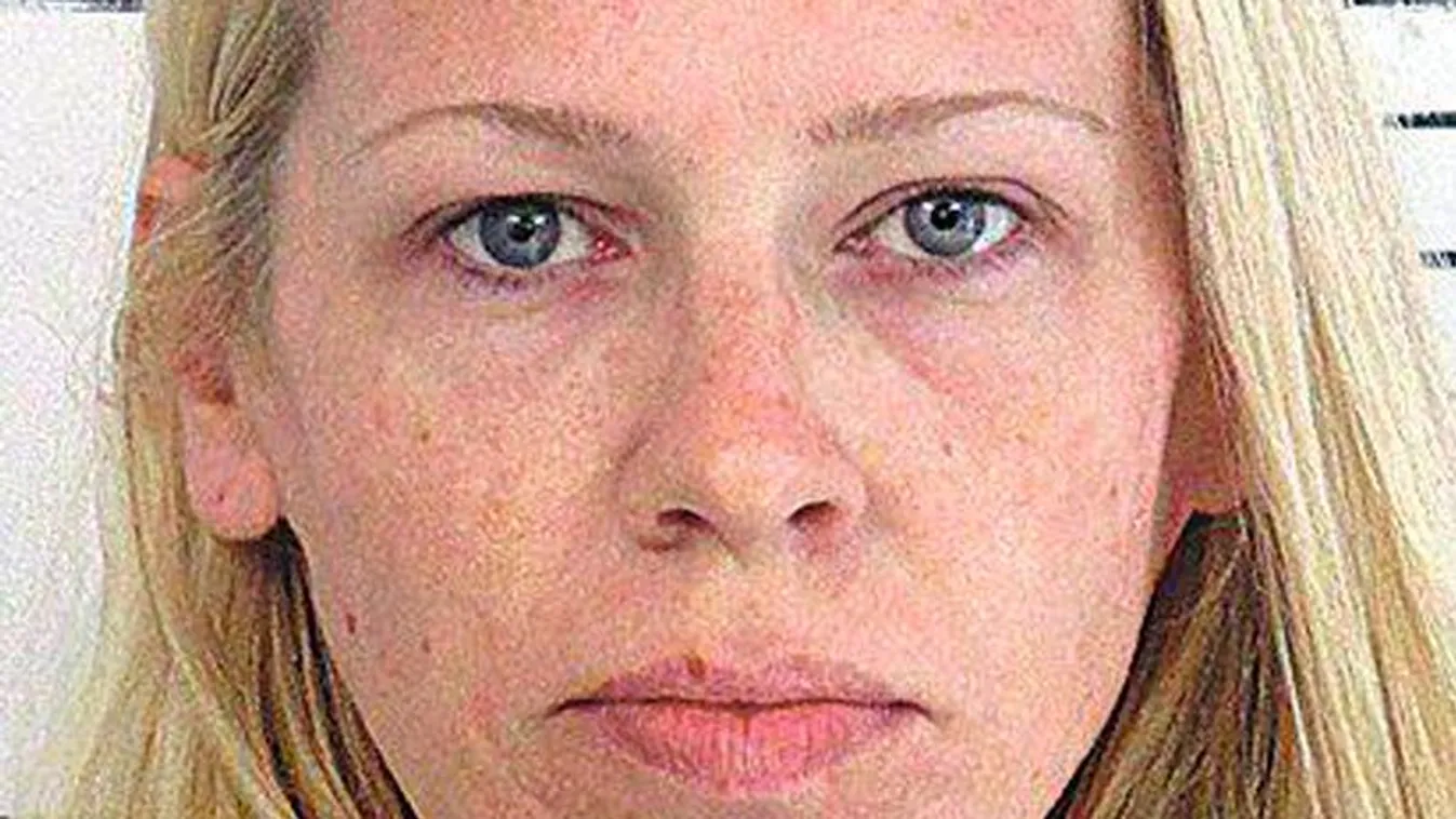 Meztelen képekkel bombázta diákjait a szexéhes tanárnő, meg is lett az eredménye