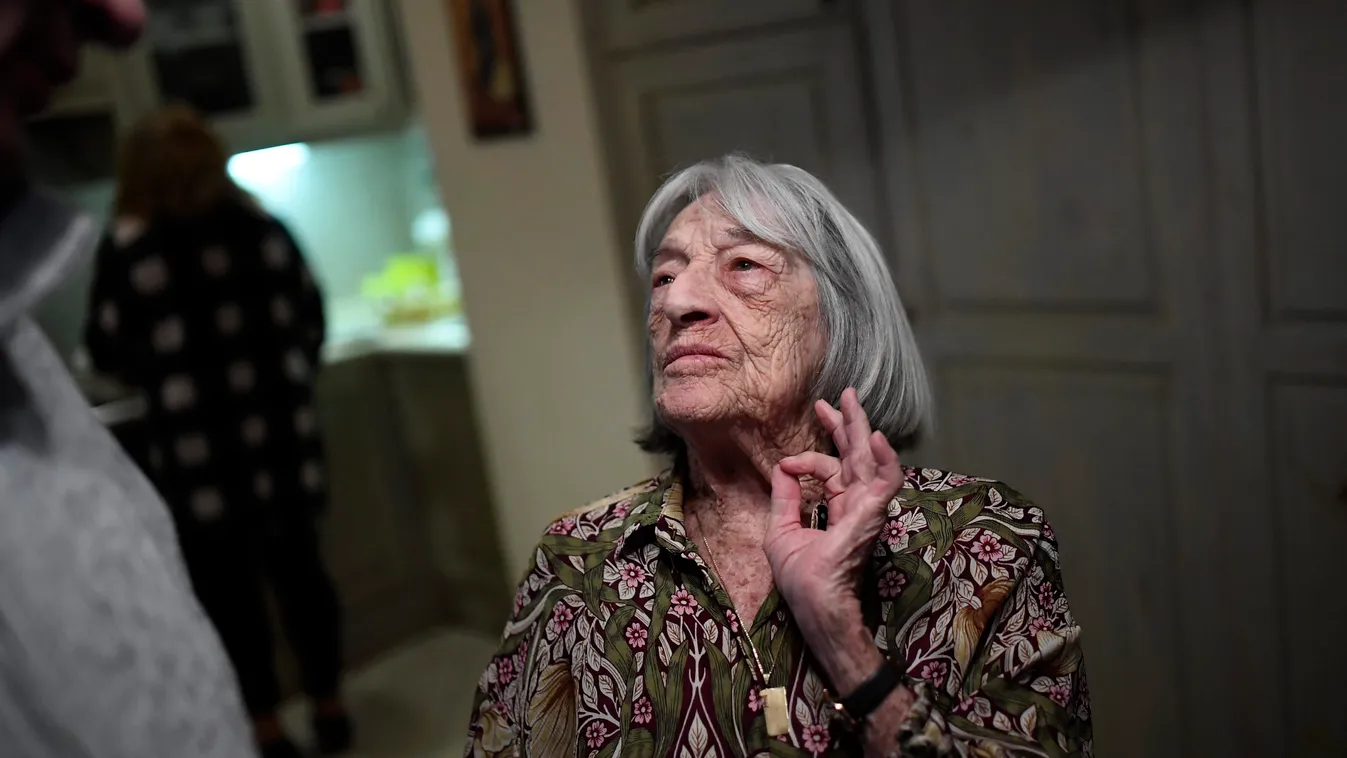 Ajándék a századik születésnapra, mindenki a magyar bajnoknőt ünnepli