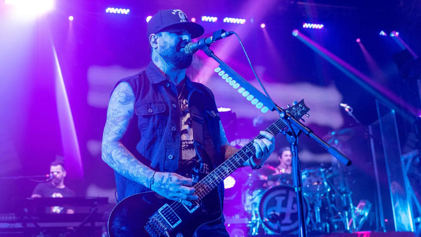 Most érkezett: Meg kell műteni a Hooligans gitárosát 