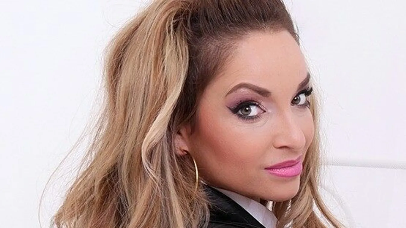 Komoly döntés hozott a magyar énekesnő