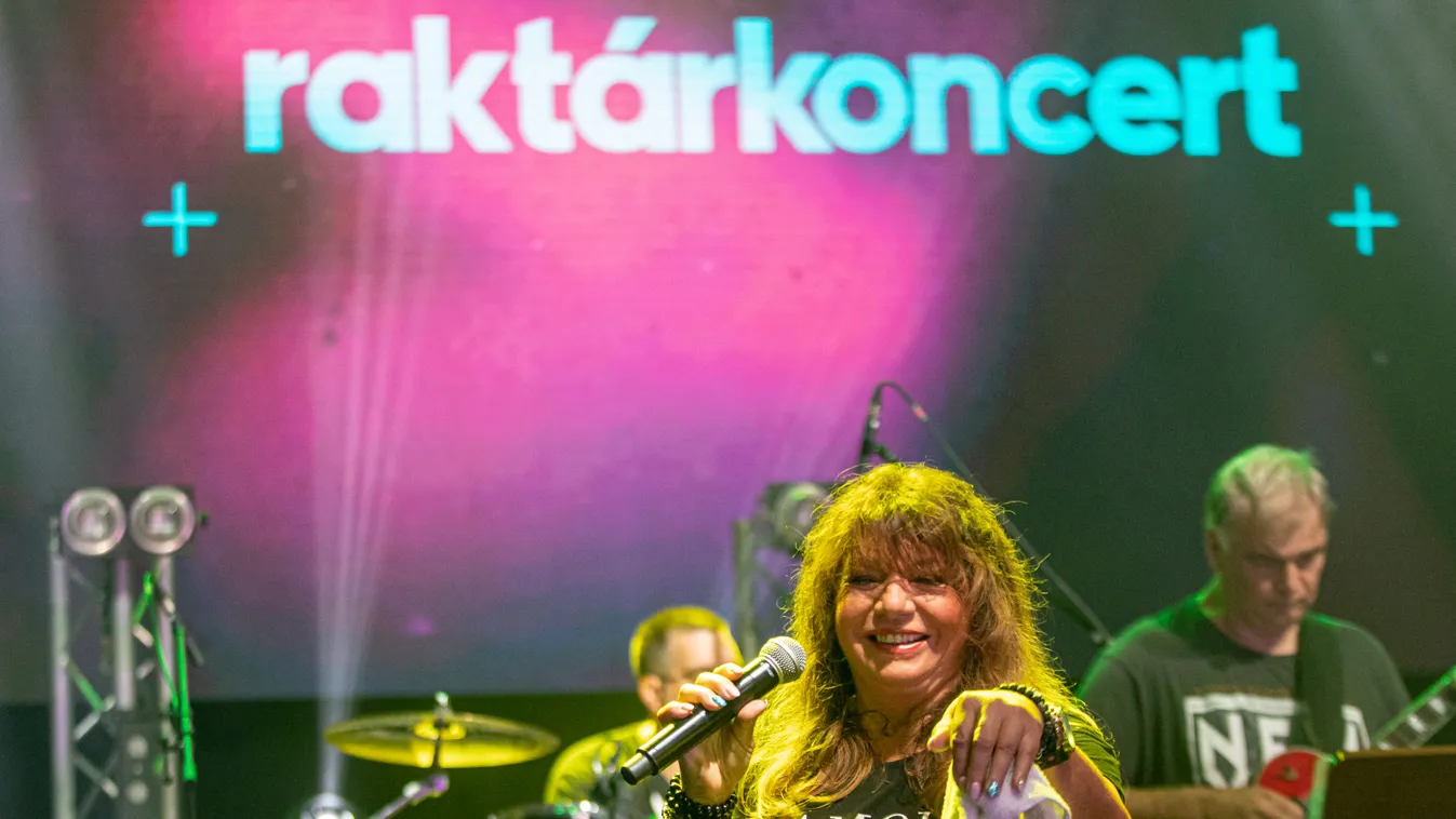 Raktárkoncert: Lánya tartotta a lelket Zalatnay Ciniben a karantén alatt - Videó