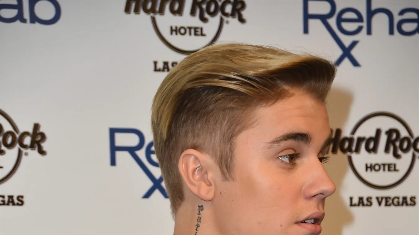 Justin Bieber megmutatta a papucsát, utána pedig szépen megette