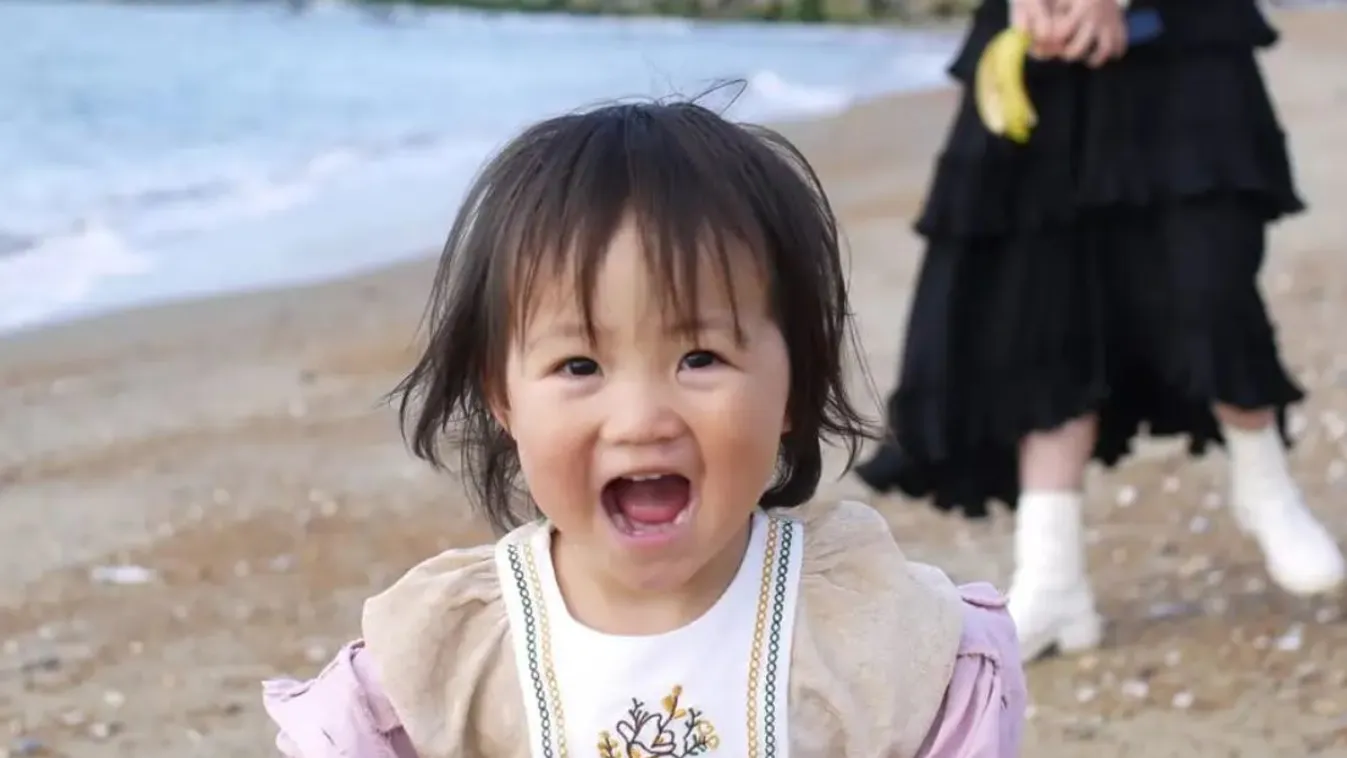 „A szeme mindig tele volt szeretettel” – esélye sem volt a 2 éves kislánynak, akit egy bedrogozott autós gázolt halálra