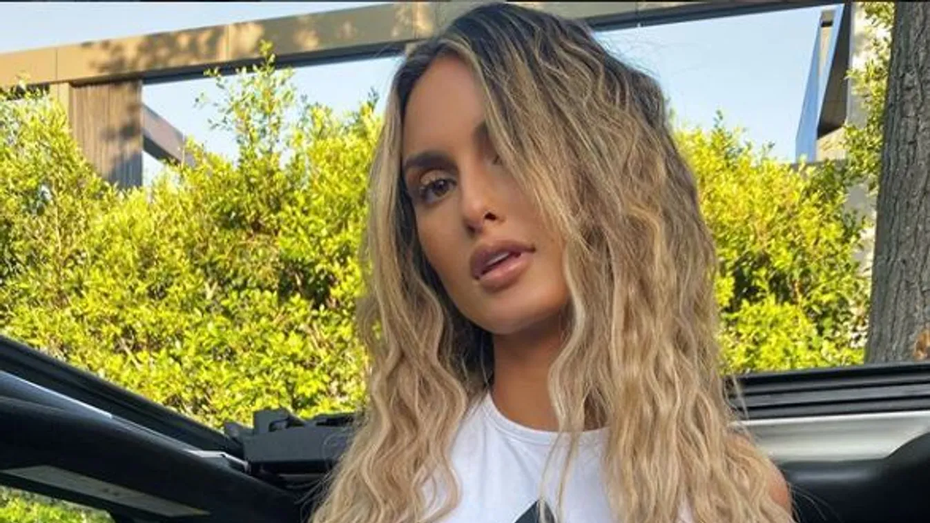 A fél város láthatta az erkélyén pucérkodó lányt