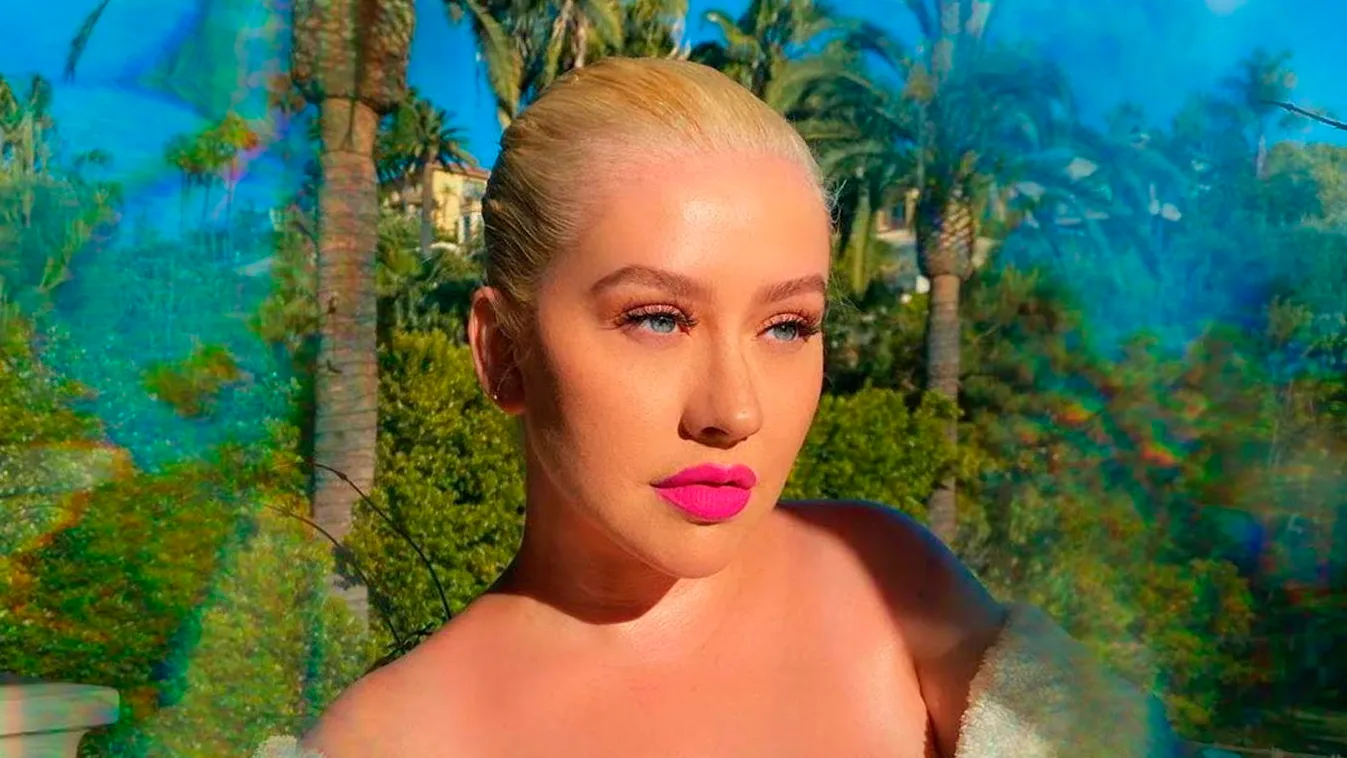 Régi félmeztelen fotók kerültek elő Christina Aguileráról