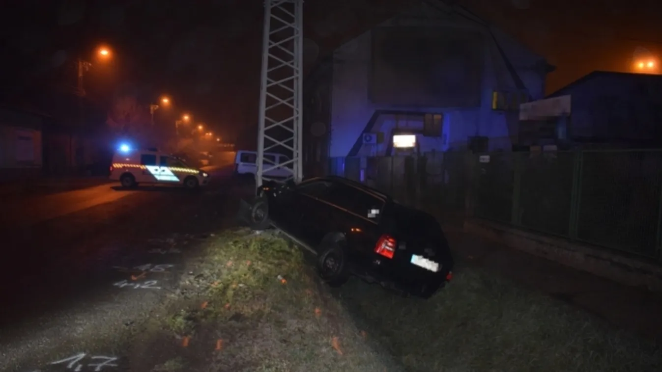 Ittasan, biztonsági öv nélkül hajtott oszlopnak egy férfi Orosházán - fotók