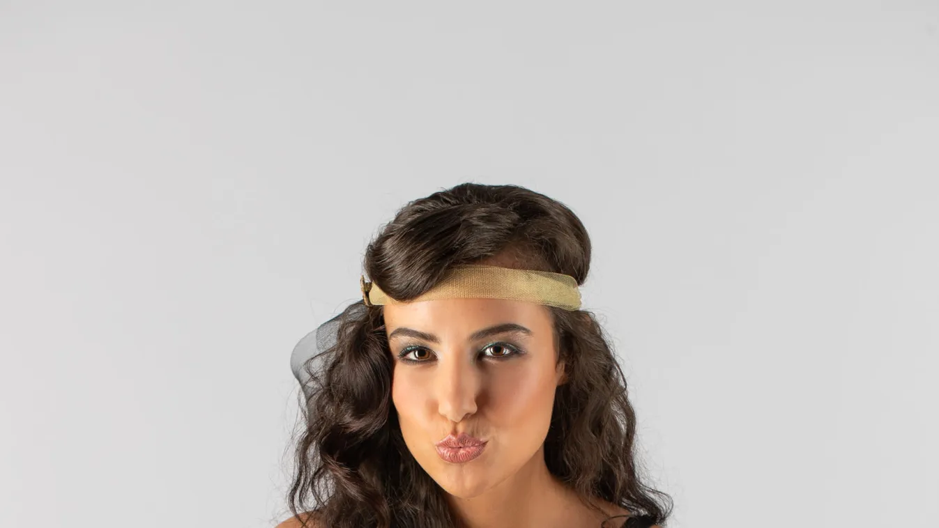 Sokkoló: Így néz ki kopaszon Tóth Andi - Videó