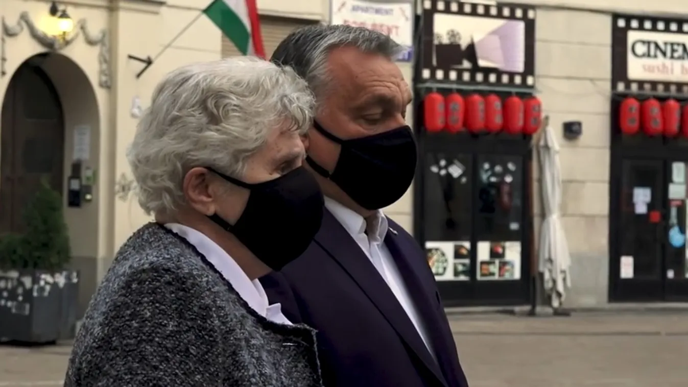 "Dicsőség a legyőzötteknek" - Orbán Viktor a Corvin közben koszorúzott