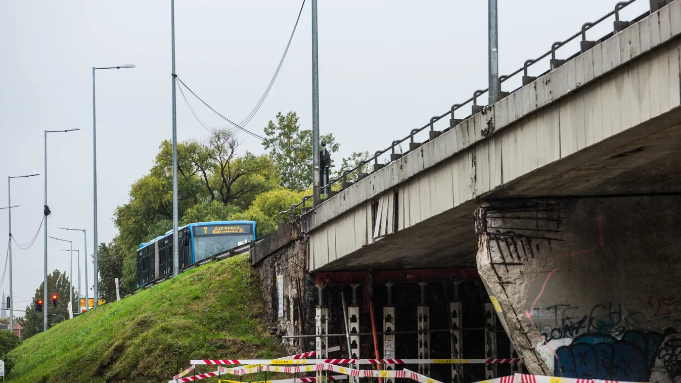 Döbbenet: 7 hónapja rohad a Csömöri úti felüljáró