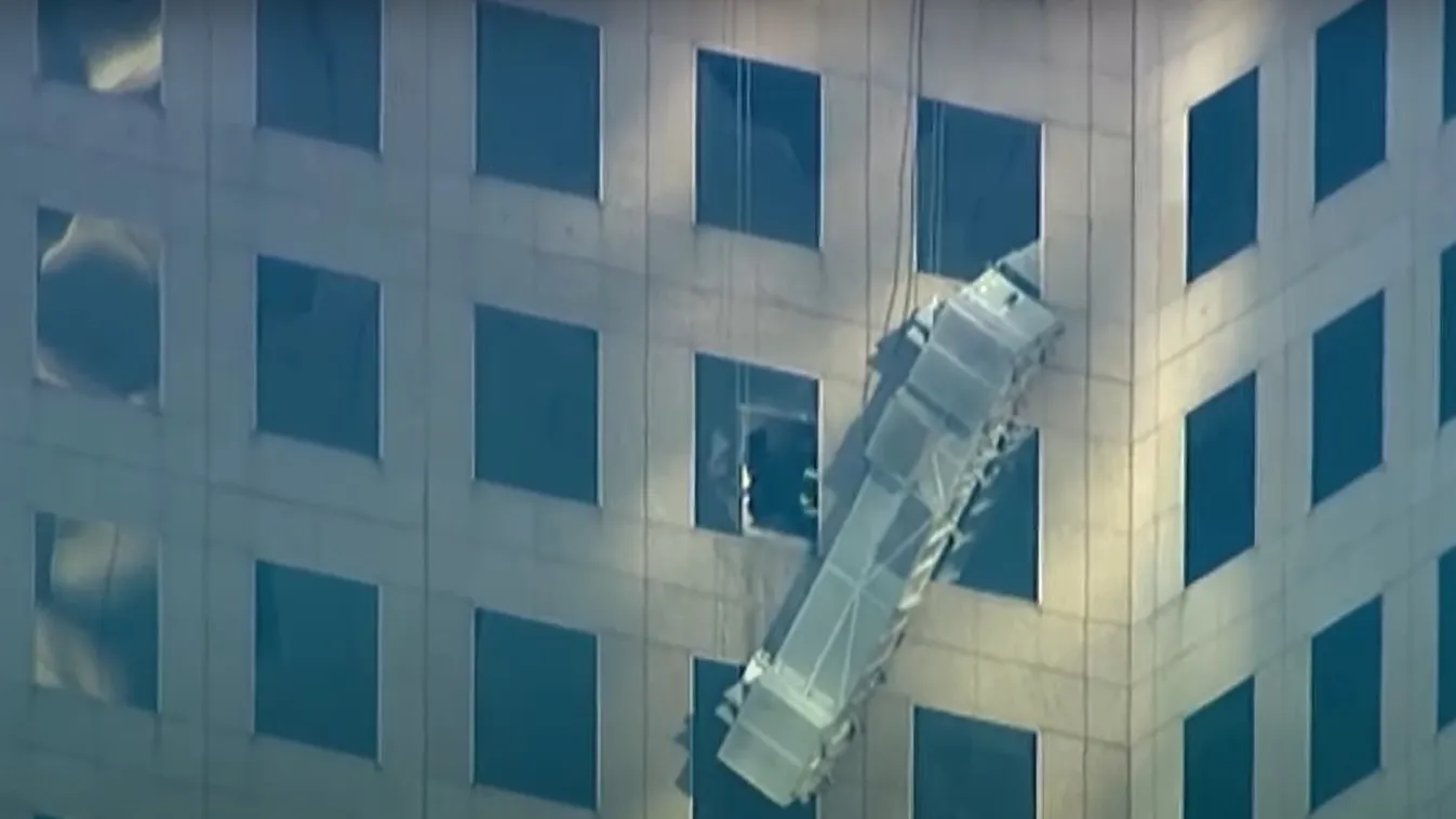 Vérfagyasztó felvétel: 60 méter magasan szakadt le a lift az ablaktisztítókkal – videó