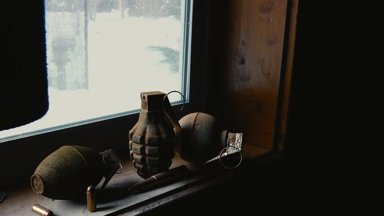 Kézigránáttal felrobbantotta magát egy embercsempész a magyar határnál