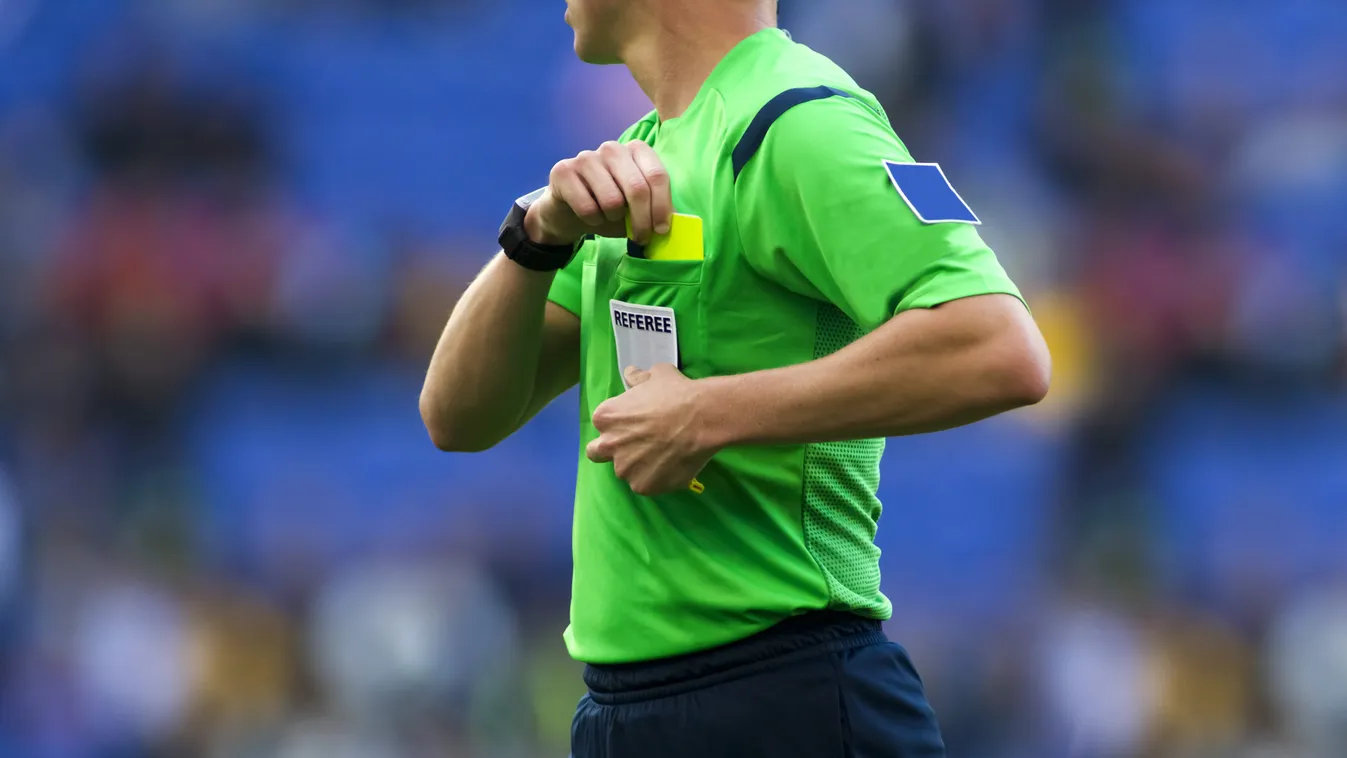 Brutálisan elverte a bírót egy kiállított játékos - Fotó