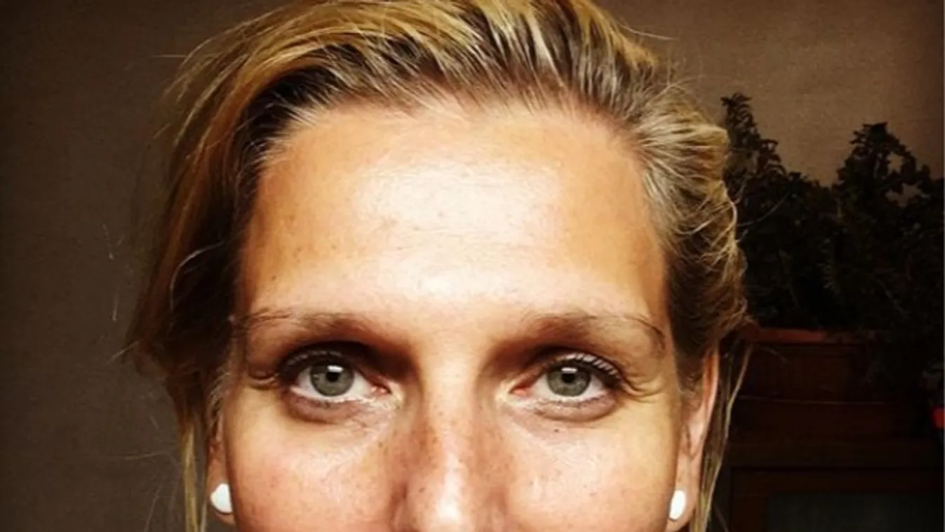 Aggasztó fotó: Depresszióval küzd a magyar sztáranyuka