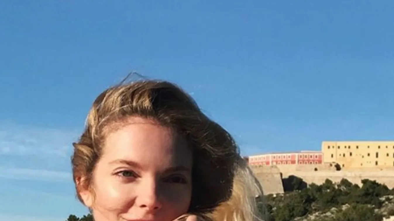 Lefotózták: Pucéran sétálgatott az egyik hazai erdőben Mihalik Enikő +18