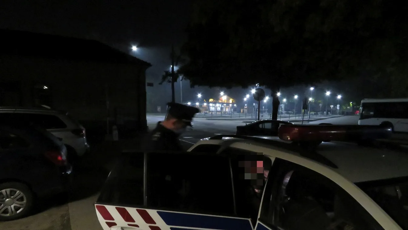 Igazoltatás közben bukott le a férfi, durva mi találtak a táskájában