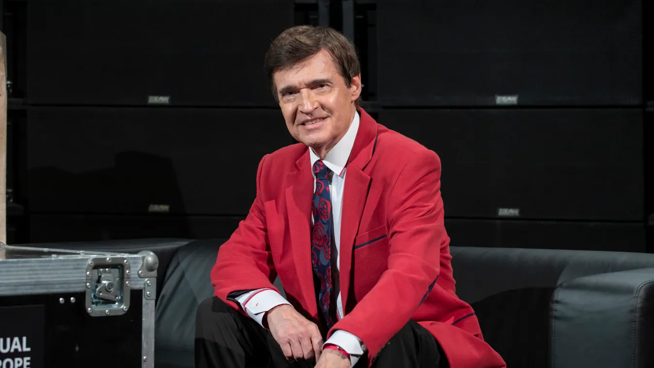 Félévente egyszer láthatja unokáit a legendás magyar énekes