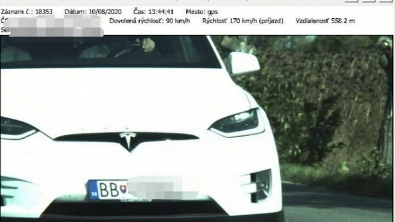 Egy repülő Teslát fotóztak le Szlovákiában