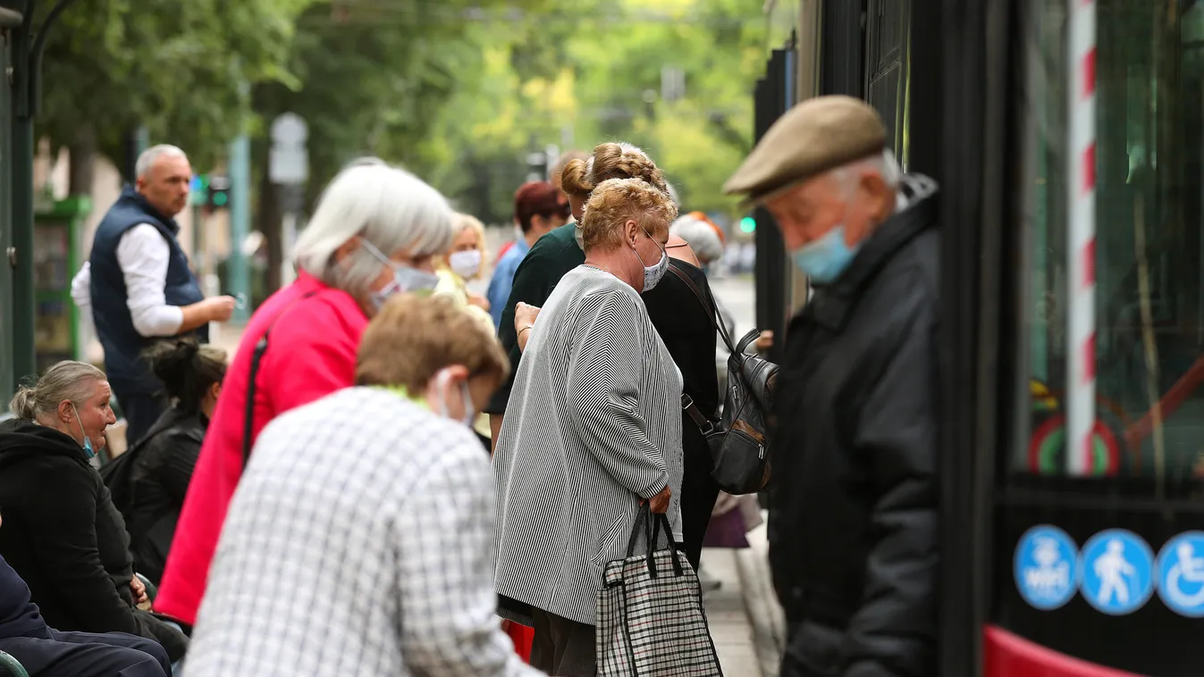 Koronavírus: 3,5 hónap után újrafertőződnek a magyarok