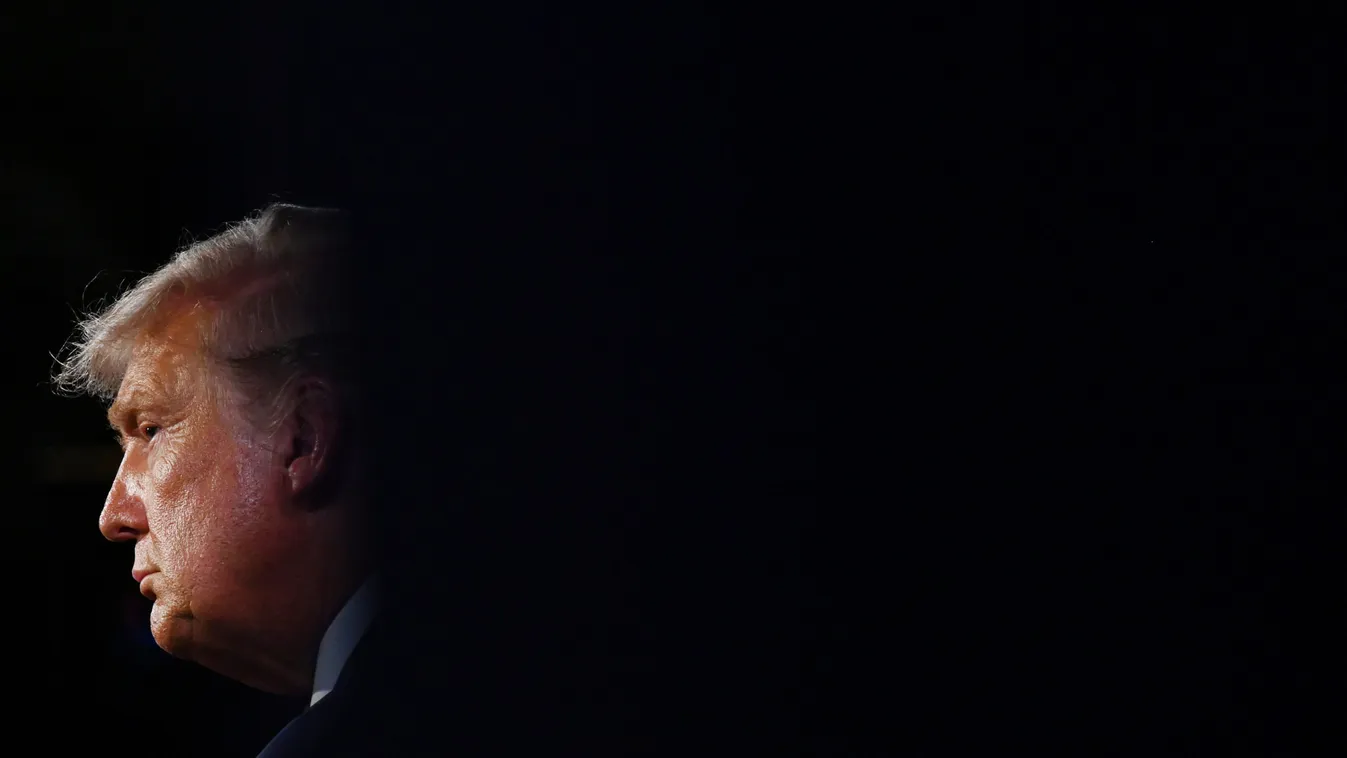 Most érkezett: Donald Trump koronavírusos