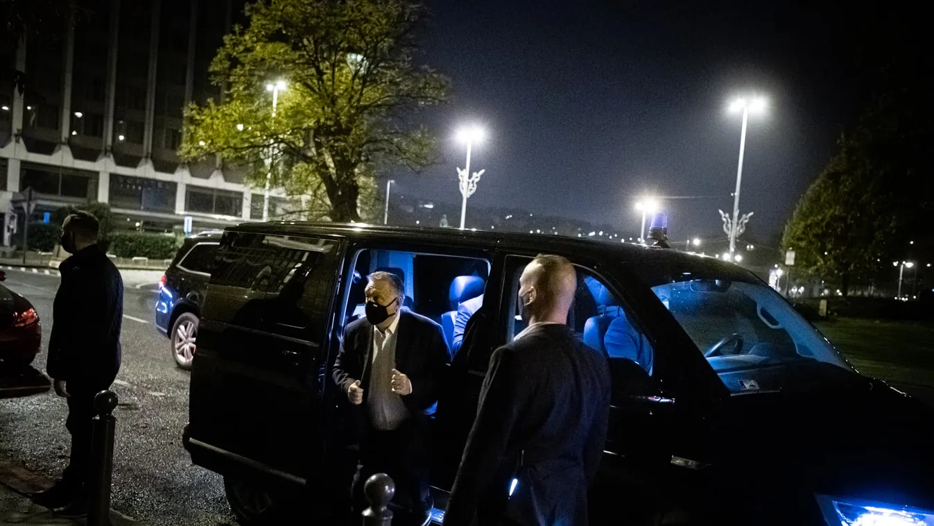 Orbán Viktor az Operatív törzzsel kezdte a hajnalt - Fotó