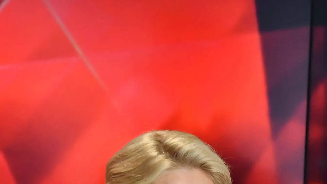 Ez kellemtelen: Mi történt Köllő Babett arcával?