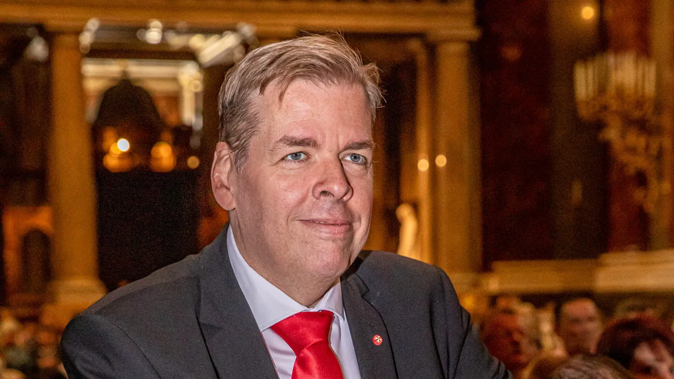 Nincs visszaút: Ide temetik Schmuck Andort - Fotó