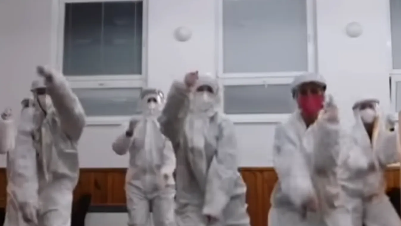 Így perdült táncra a koronavírus tesztelést végző csapat-videó