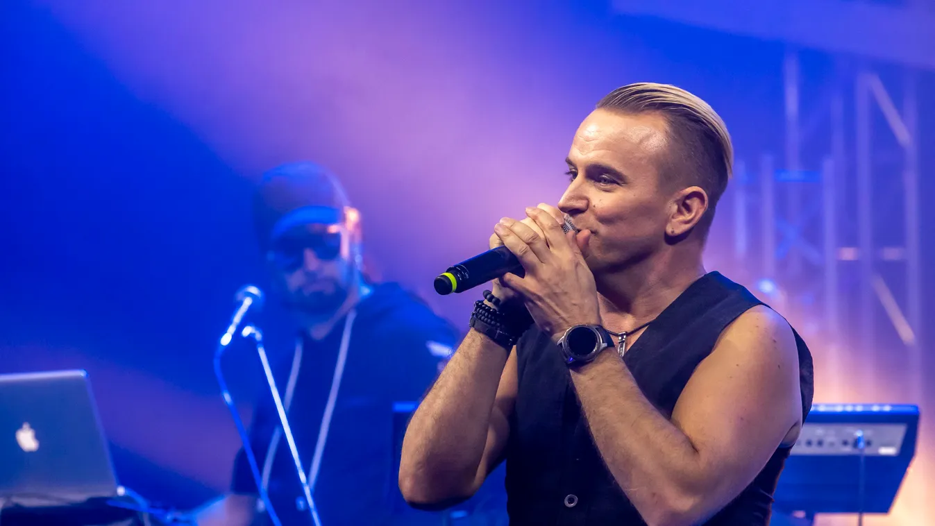 Raktárkoncert: egy zsáknyi rajongói levélre bukkant a Kozmix