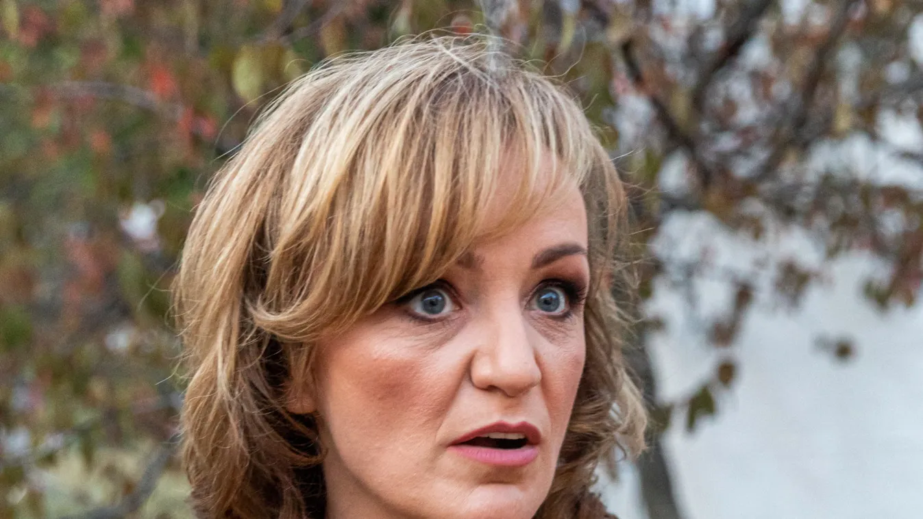 Lesújtó hírt közölt, gyászol Szandi - Videó