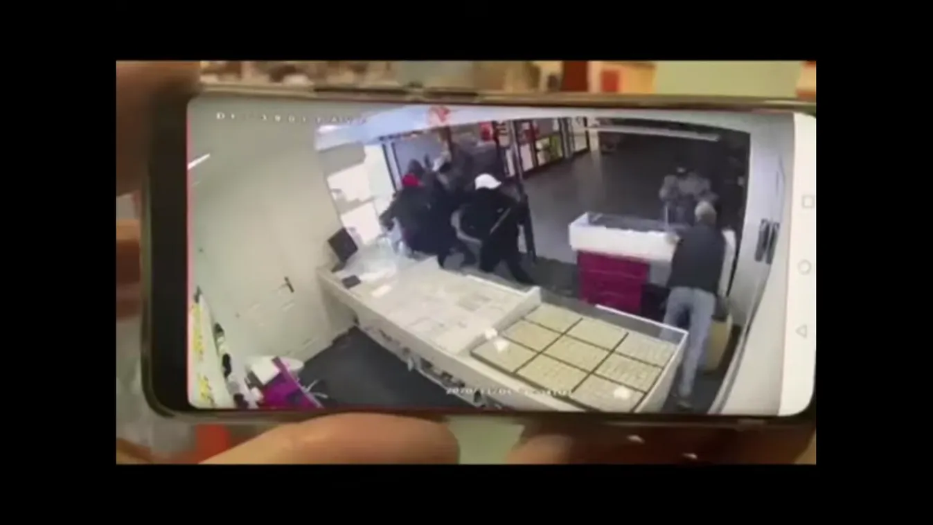 Mint egy brutális akciófilm: fél perc alatt kirámolták a veszprémi ékszerboltot - Videó