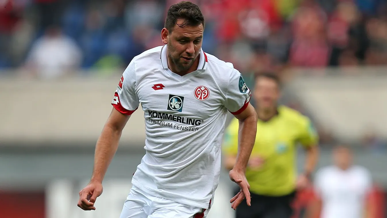 Bejelentették az orvosok, idén már nem focizhat Szalai Ádám