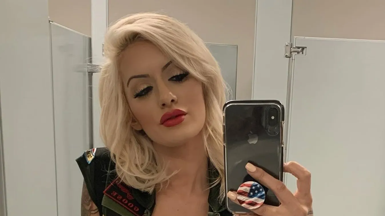 Titkos villantás a szeméremdombon: Ilyen csodát ritkán mutat katonanő