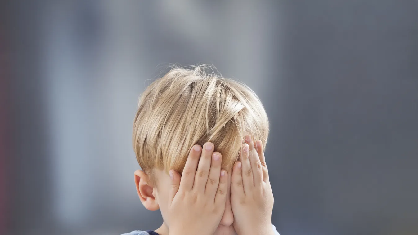 Ráült kisfia fejére az anya, majd halálra verte 6 éves lánya szeme láttára - sokkoló részletek