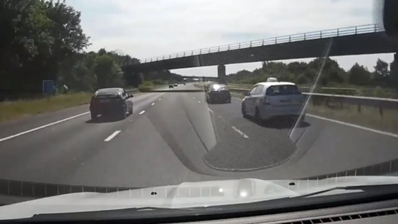 Horrorbaleset: 3 éves kisfiával a kocsiban versenyzett egy apa az autópályán, a gyerek nem élte túl