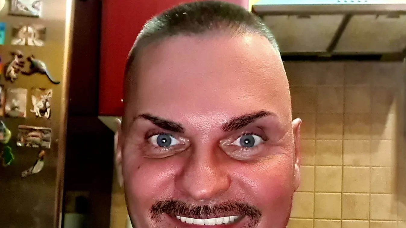 Rejtélyes dolgok történnek: Szellem költözött a magyar mulatóskirály telefonjába?