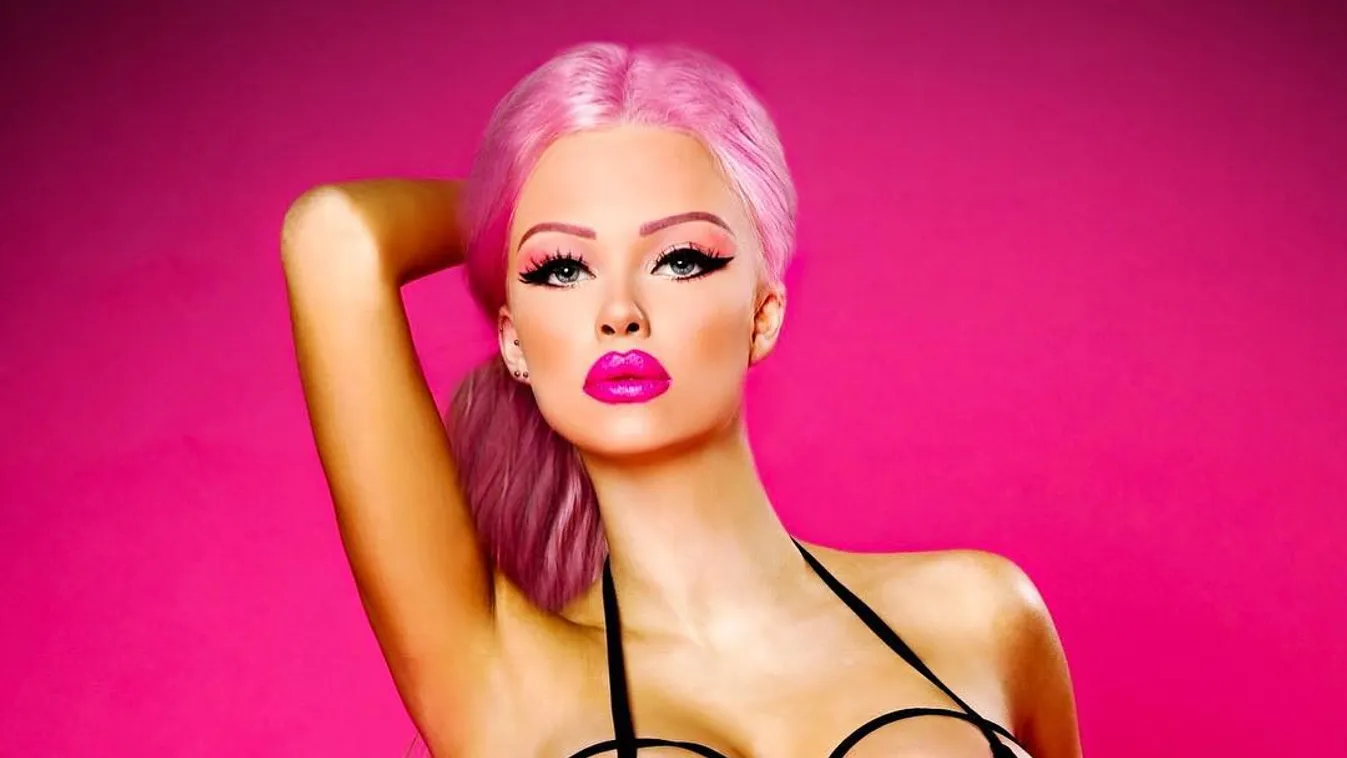 Duplán turbózta fel melleit a cseh Barbie-nő
