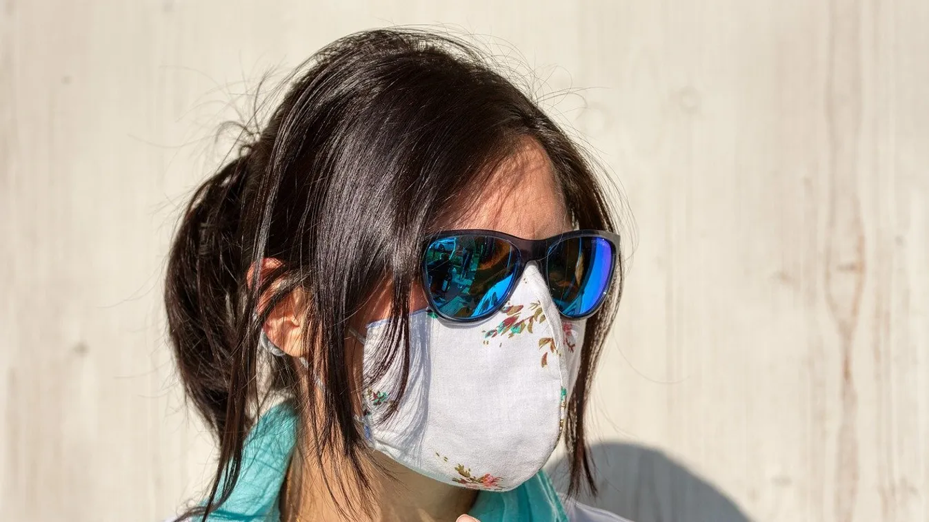 Éjféltől jön a kötelező maszkviselés közterületen is