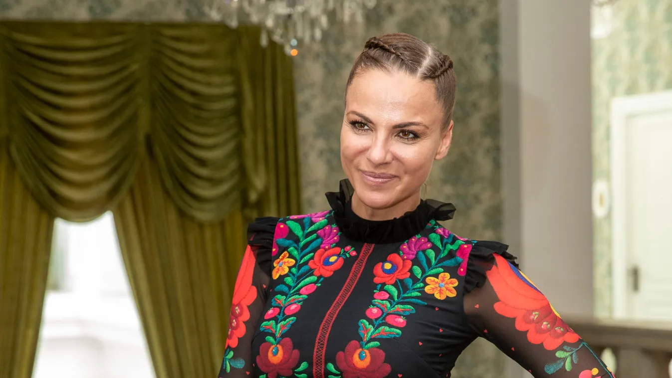 Felháborító, feltörték a magyar énekesnő oldalát