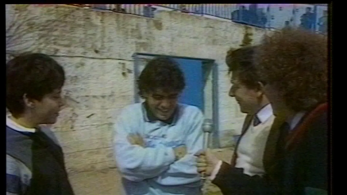 Szétrúgták a magyar gyerekek Maradona labdáját