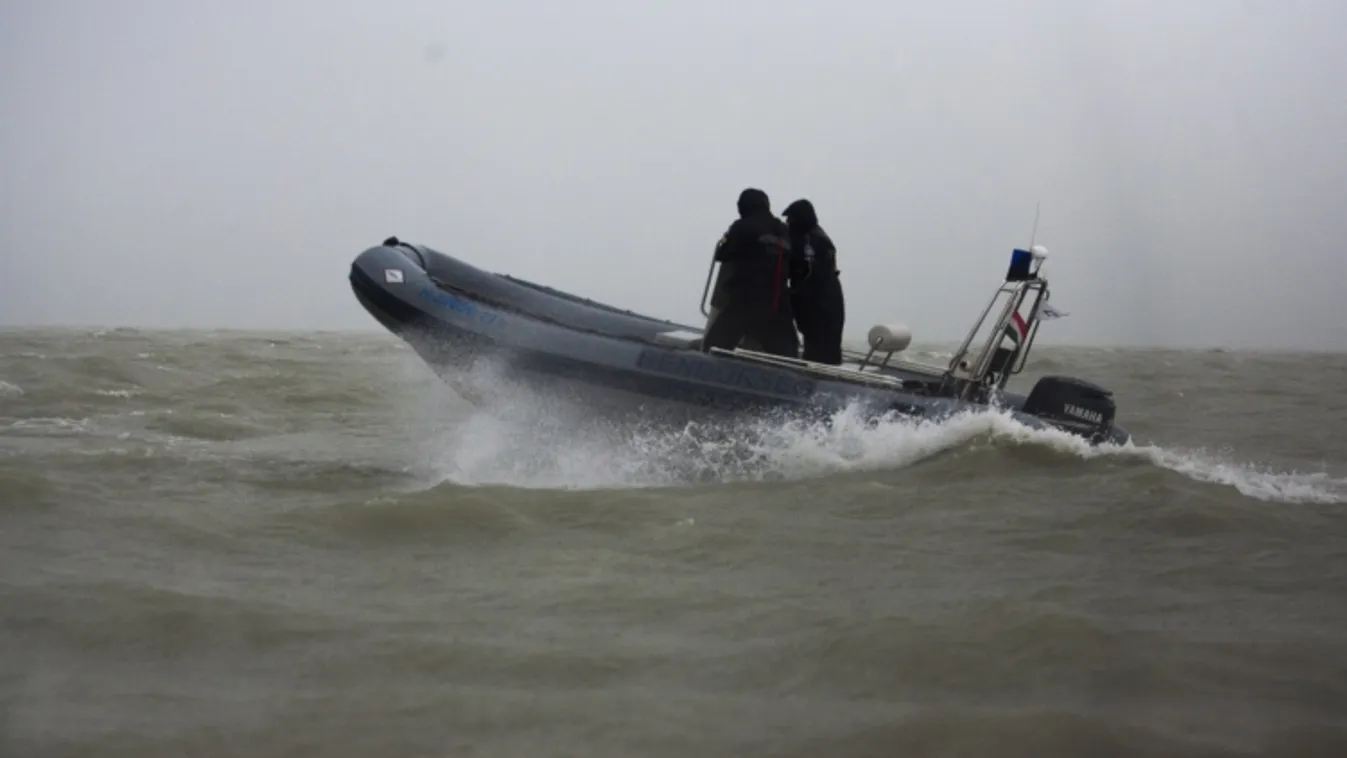 A fagyos idő ellenére is ki kellett 3 embert menteni a Balatonból