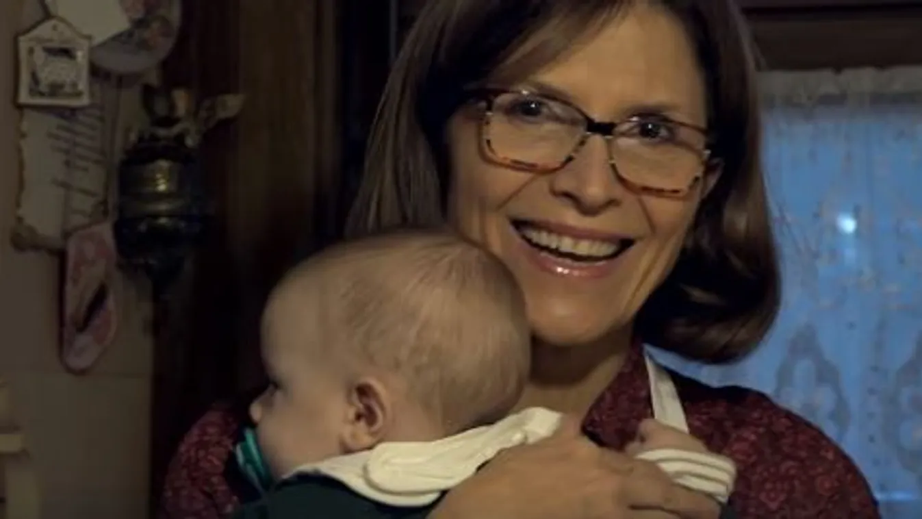 Lévai Anikó is részt vesz az adománygyűjtésben: unokáival együtt sütött mézeskalácsot