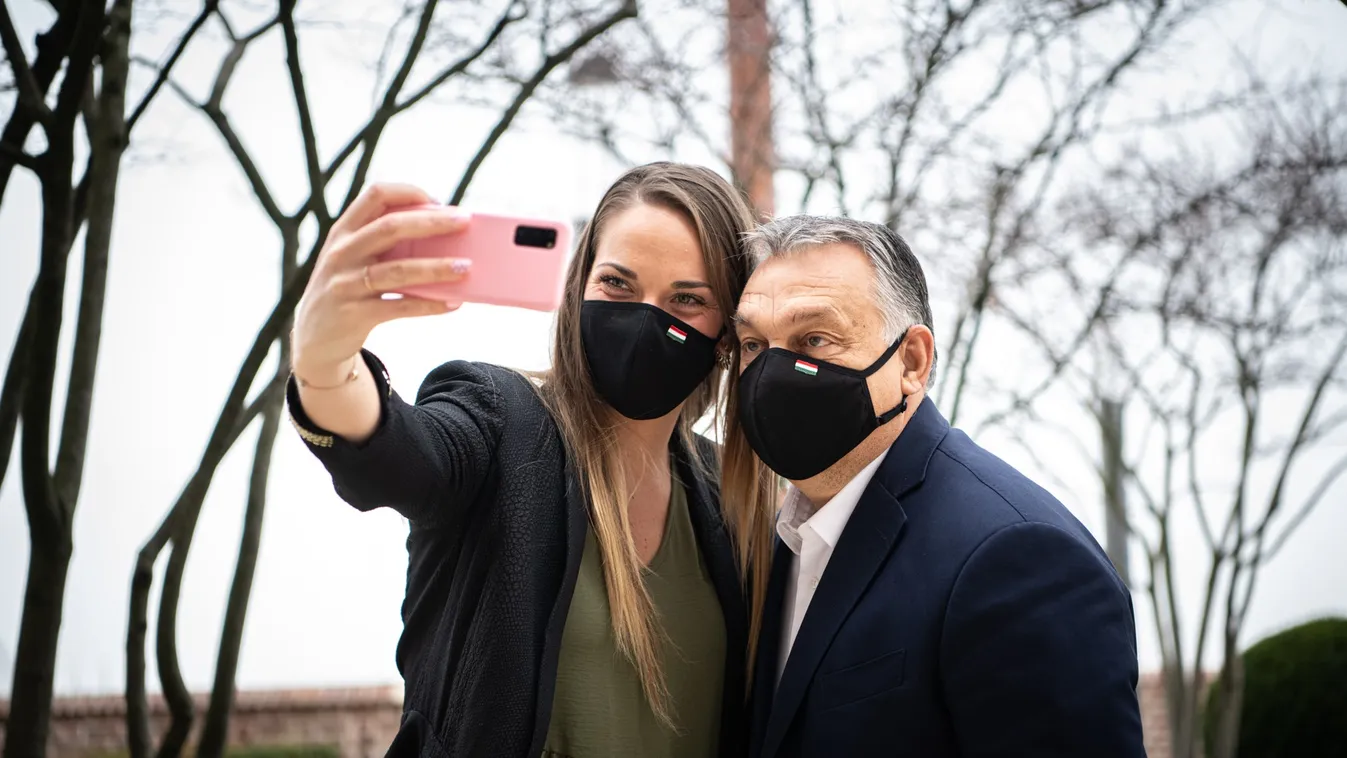 Világbajnok szelfin szerepel  Orbán Viktor