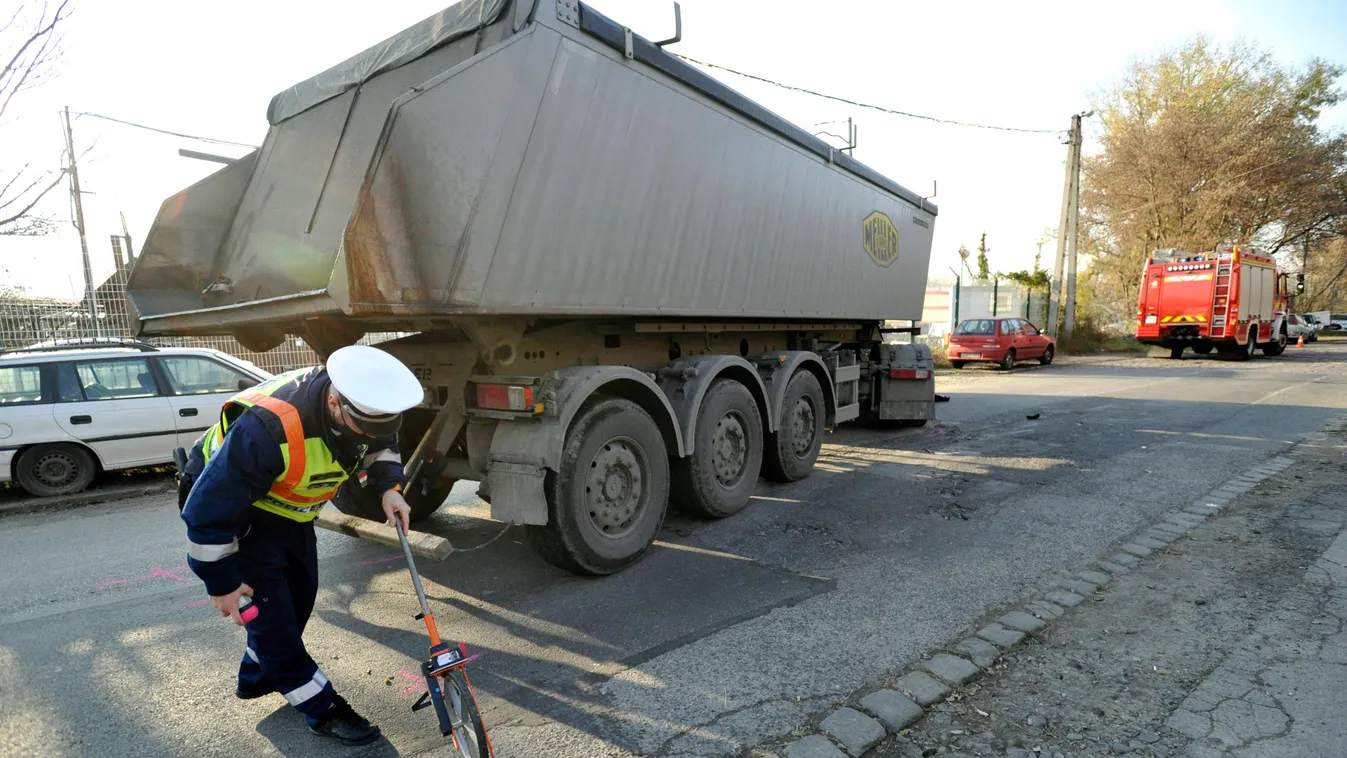Halálra gázolt egy gyalogost egy teherautó Angyalföldön - fotó