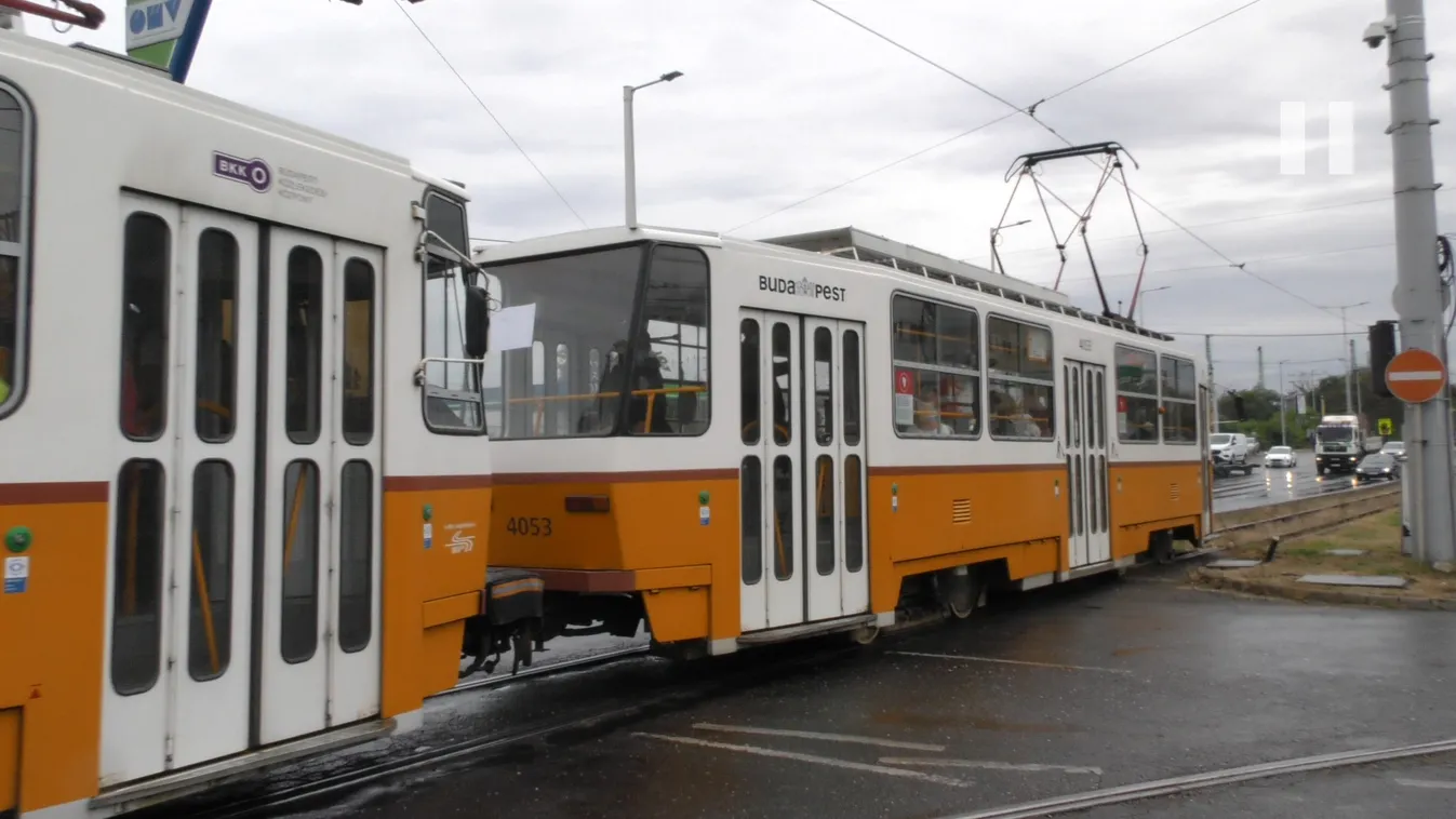 Dráma a 3-as villamoson: szívinfarktust kapott egy férfi, egy rendőrnő küzdött az életéért