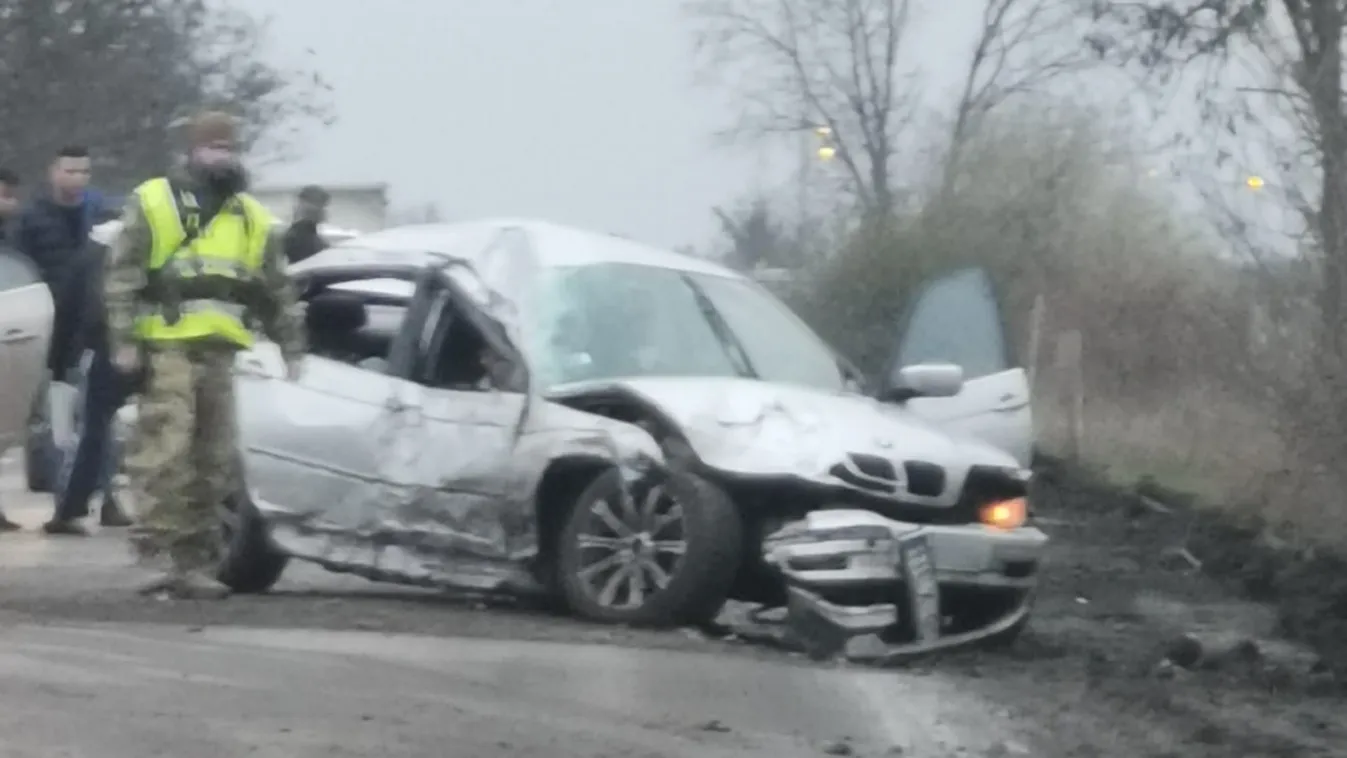 Brutális baleset Tiszapüspökinél: 2 gyerek életéért küzdenek