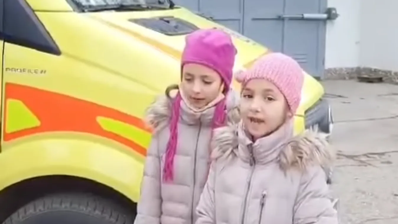 Megható, dallal köszöntötte két kislány az életmentőket