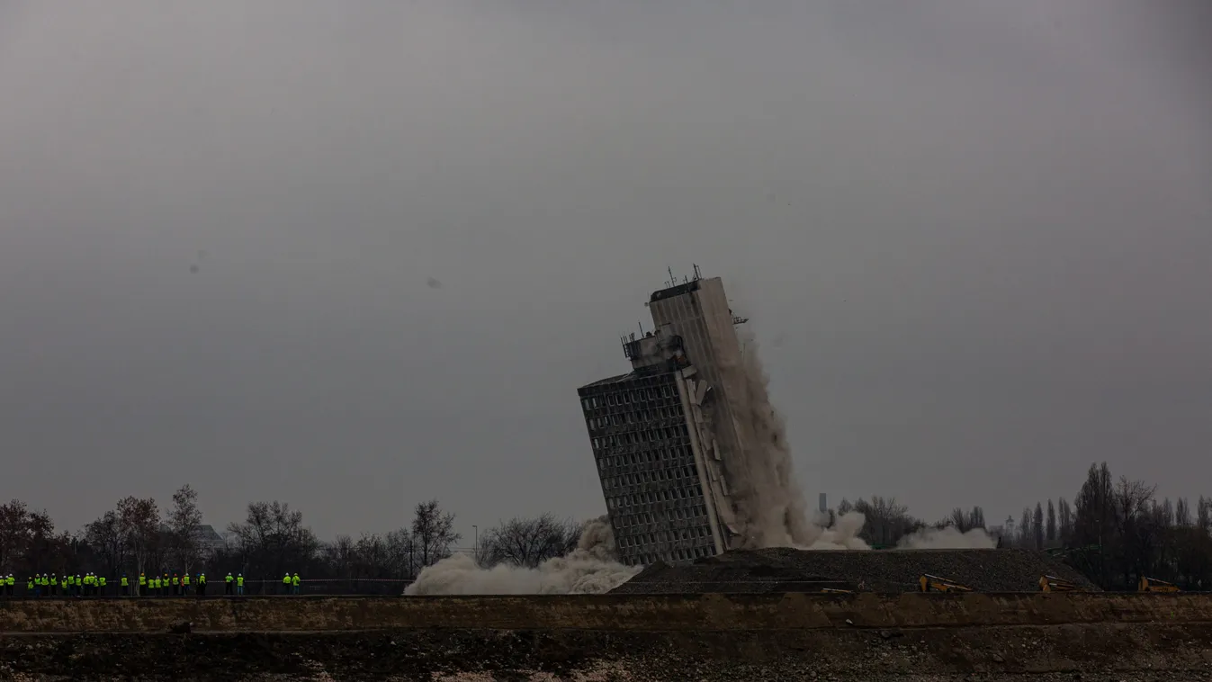 Így robbantották fel a Vituki toronyházat a leendő Atlétikai Stadion helyén
