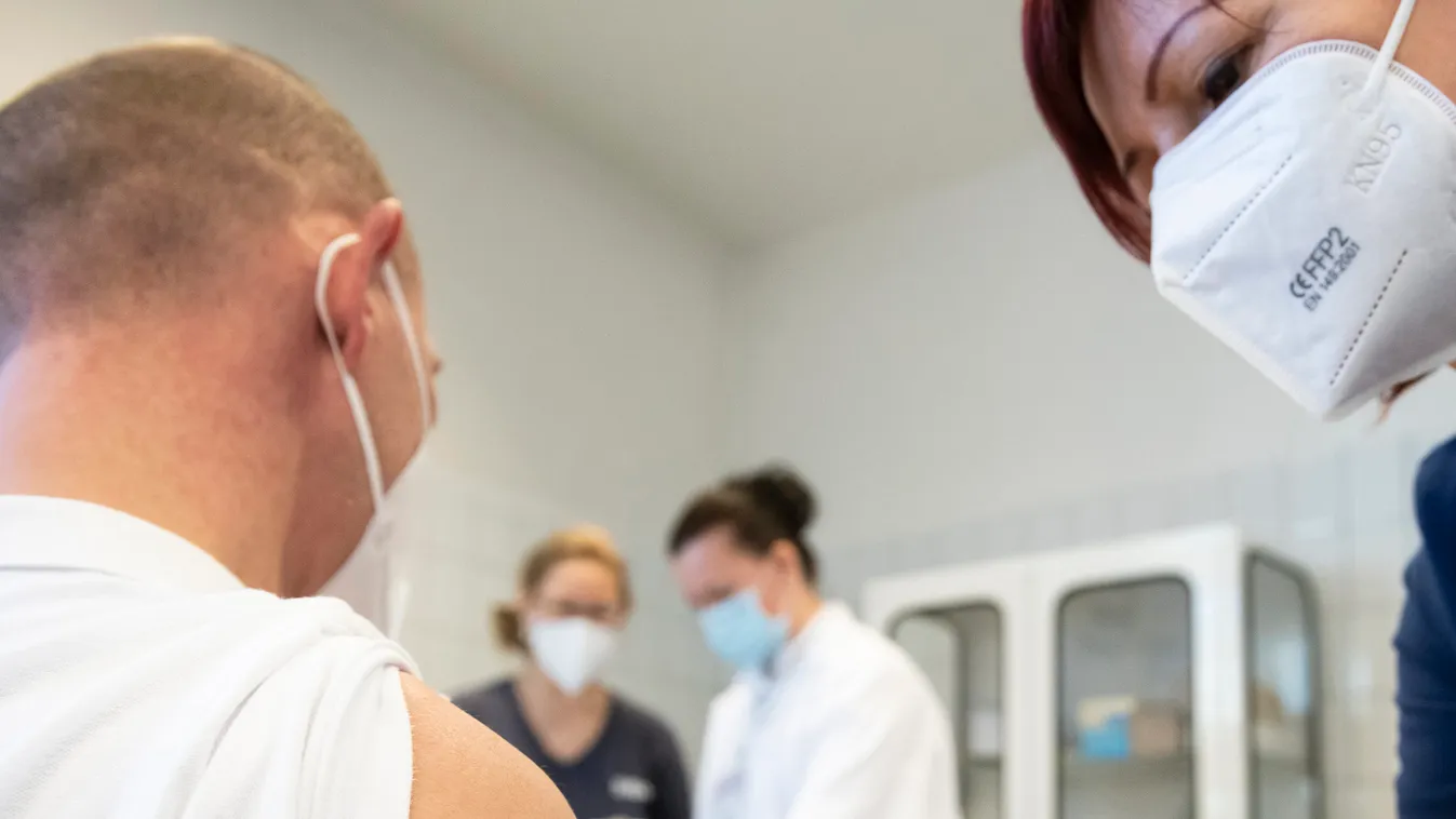 Nyíregyházán és Debrecenben is megkezdték az egészségügyi dolgozók oltását - videó