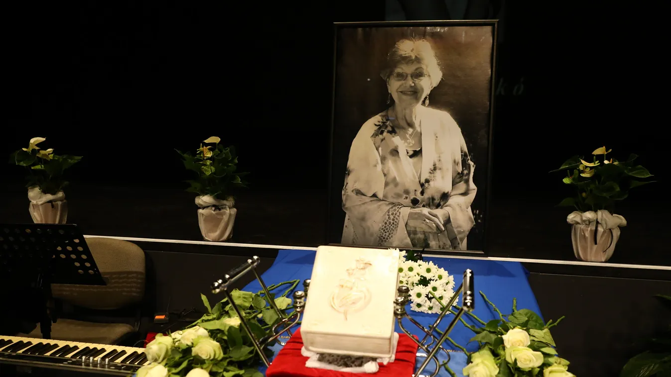 Szívszorító búcsú: most már imádott férje mellett nyugszik Pécsi Ildikó - videó