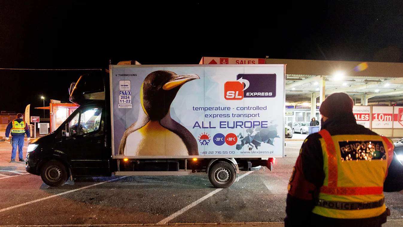 Így érkezett meg Magyarországra az első vakcina - képek